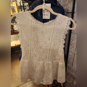 ANDREE BY UNIT Floral Lace Top